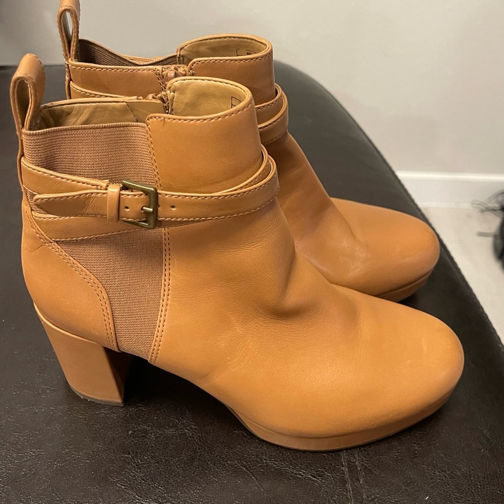 Vionic Nella Women's Ankle Bootie / Short Boot Nappa Leather Size 6.5